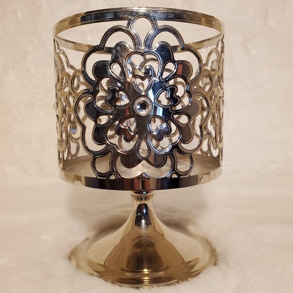 Bath & Body Works Flower Heart Gem Pedestal 3-Wick Candle Holder Sleeve - Picture 2 of 5